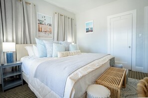 5 bedrooms, desk, iron/ironing board, travel crib
