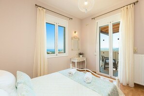 4 chambres, fer et planche à repasser, accès au Wi-Fi (inclus)