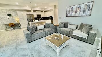 Smart TV, table tennis