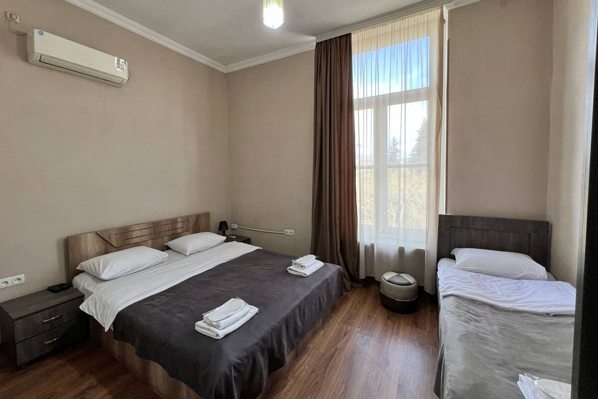 Triple Room | Desk, soundproofing, WiFi (free), bed sheets