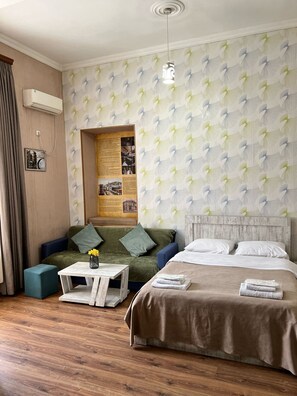 Double Room | Desk, soundproofing, free WiFi, bed sheets - Hotel Royal Bridge (Tbilisi)