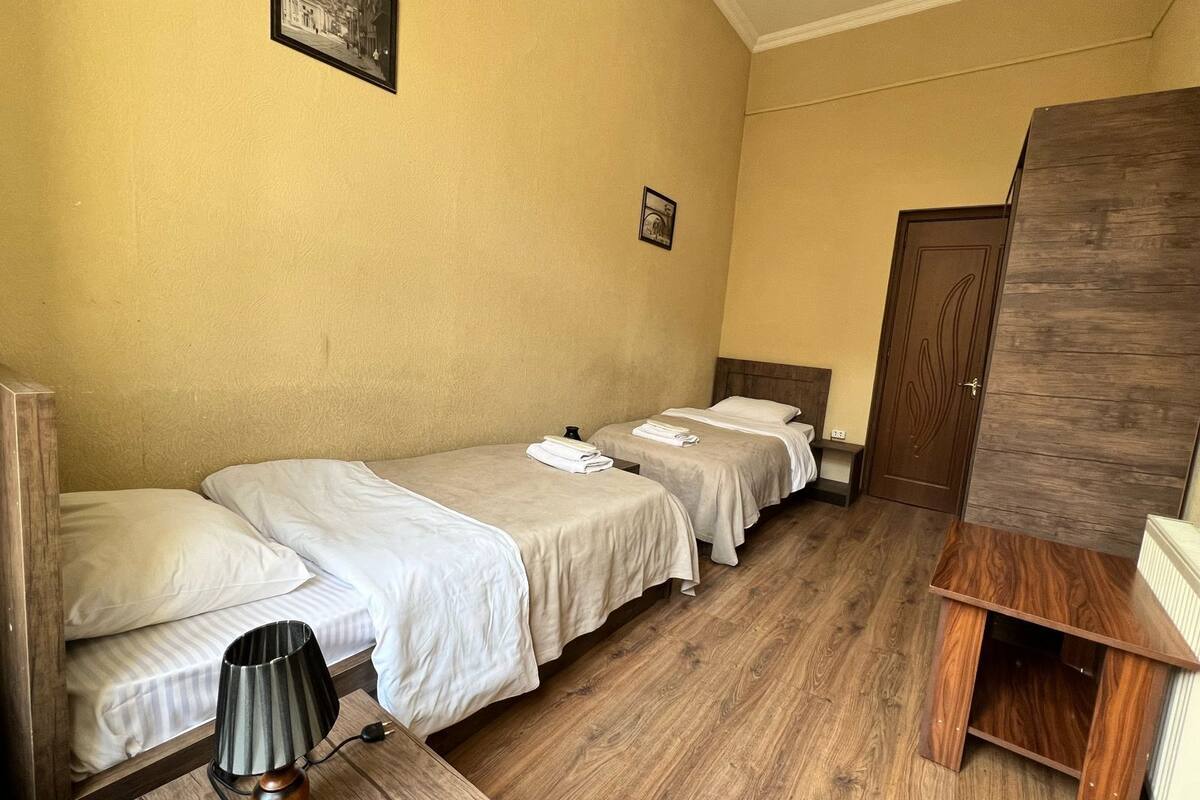 Classic Twin Room | Desk, soundproofing, WiFi (free), bed sheets