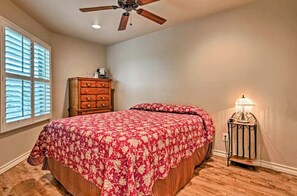 2 makuuhuonetta, silitysrauta/-lauta, ilmainen Wi-Fi, vuodevaatteet