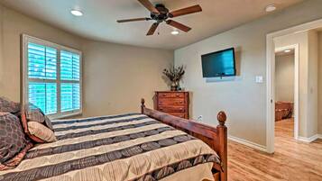 2 bedrooms, iron/ironing board, free WiFi, bed sheets