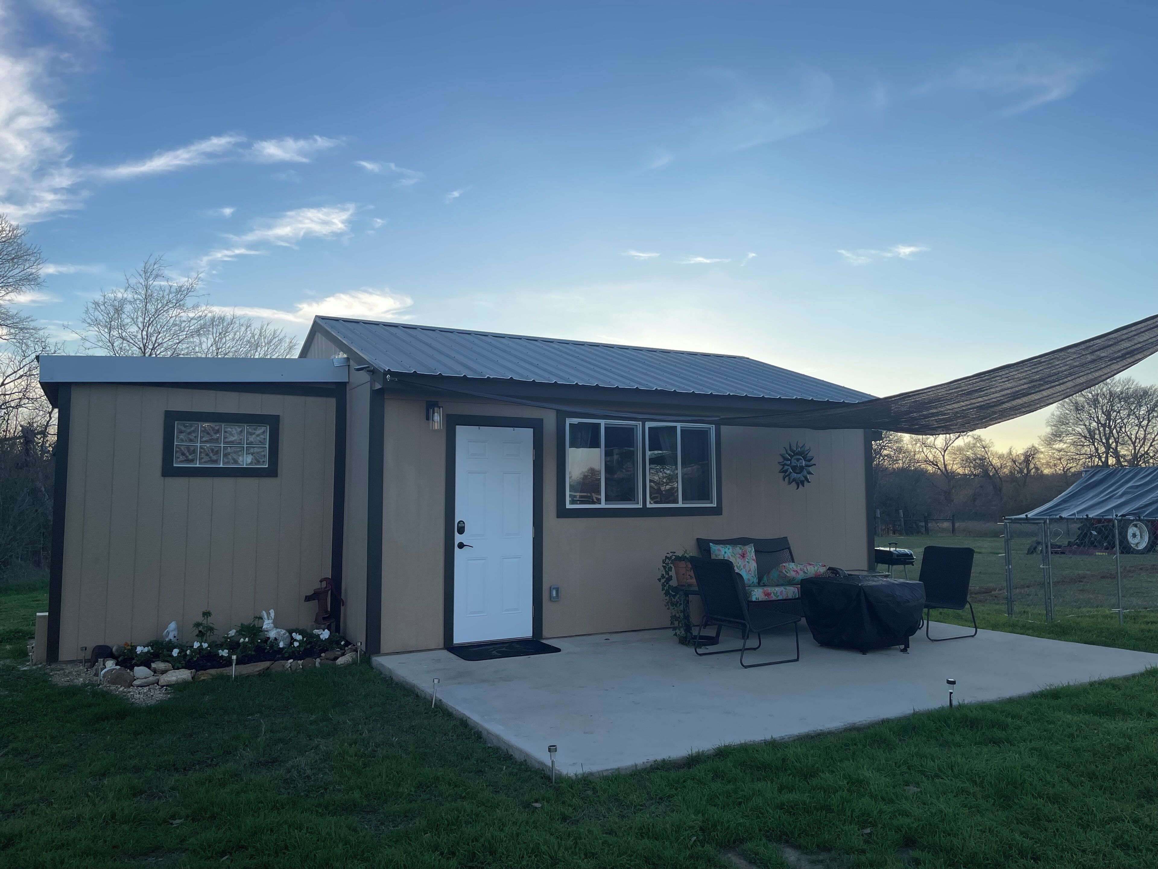 Cottage on the Ranch close ATX, Circuit of the Americas, Bastrop. Pet friendly!