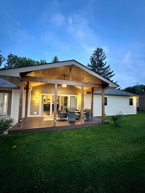 Exterior - Experience the Ultimate Getaway at Our Stunning Riverfront Property!!! (St. Joseph)