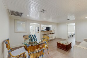 Interior - Dog-friendly house with Gulf view, firepit, sundeck, enclosed yard & central AC (Port Aransas)