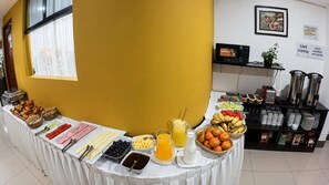 A buffet setup with various food items, beverages, and a coffee station. - Hotel Horizonte (Machu Picchu)