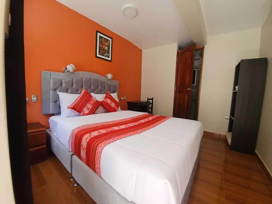 Standaard tweepersoonskamer | Een bureau, gratis wifi, beddengoed