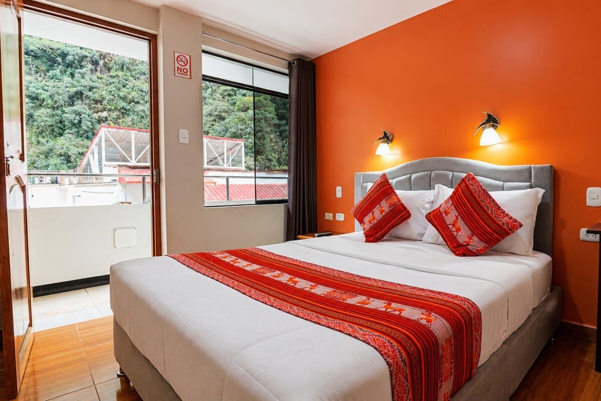 Standard Double Room | Desk, WiFi (free), bed sheets