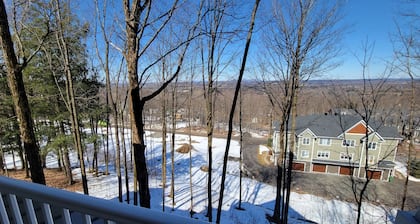 Next to mountain bike rides and C1 in Cantons and 5 mins away from main Chalet