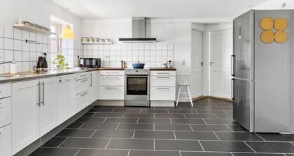 Cozy home in Ăžstermarie with kitchen