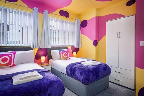 Social Media Adventure - 1 Bed 10% off long stays