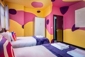 1 dormitorio, tabla de planchar con plancha, wifi y ropa de cama