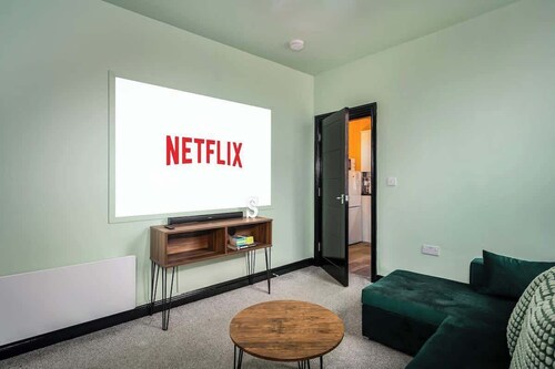 Social Media Adventure - 1 Bed 10% off long stays