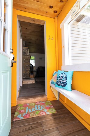 Interior - Cozy Cottage minutes from Verona State Park & Sylvan Beach! (Verona Beach)