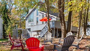 Property grounds - Lakefront Pocono Retreat: Views, Hot Tub, Dock, Fire Pit (Tobyhanna)