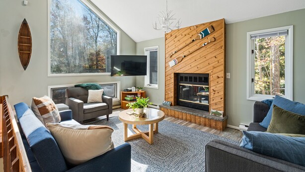 Smart TV, fireplace - Lakefront Pocono Retreat: Views, Hot Tub, Dock, Fire Pit (Tobyhanna)