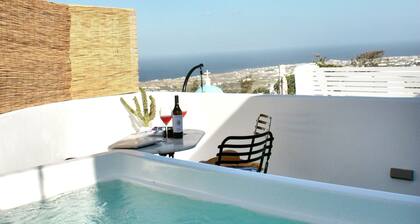 The Lithos Villa | The Perfect retreat to enjoy the immense beauty of Santorini