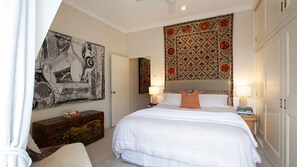 2 slaapkamers, een bureau, een strijkplank/strijkijzer, gratis wifi