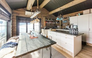 Jääkaappi, uuni, liesi, astianpesukone