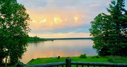 Spacious 4-season Cathance Lakefront Cottage, 25 minutes from Canadian Border