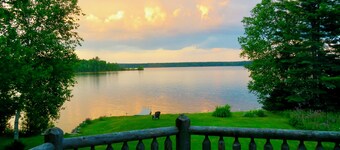 Spacious 4-season Cathance Lakefront Cottage, 25 minutes from Canadian Border