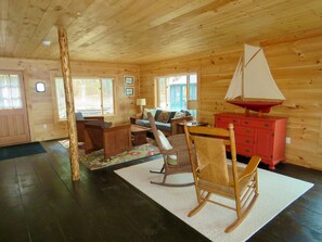 Smart TV, fireplace, DVD player, books - Spacious 4-season Cathance Lakefront Cottage, 25 minutes from Canadian Border (Cathance Twp)