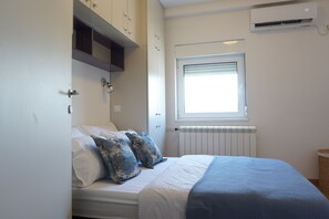 2 soverom, skrivebord, strykejern/-brett og wi-fi