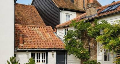 Magnificent historic townhouse within easy reach of London - pet friendly