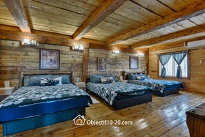 4 bedrooms, in-room safe, desk, iron/ironing board