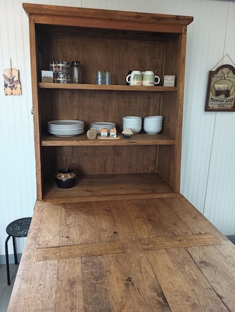 Interior. Pet-Friendly cabin close to Buffalo Point