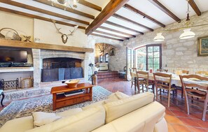 TV, fireplace, ping pong - 3 bedroom nice home in Prayssas (Prayssas)