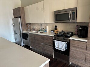 電子レンジ、オーブン、コンロ、食器洗い機