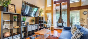 On Golf Course! Resort-Style Lago Vista Retreat