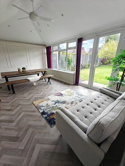 Spacious Solihull House 4 Bedrooms, Parking, Huge Garden -Near NEC & Airport