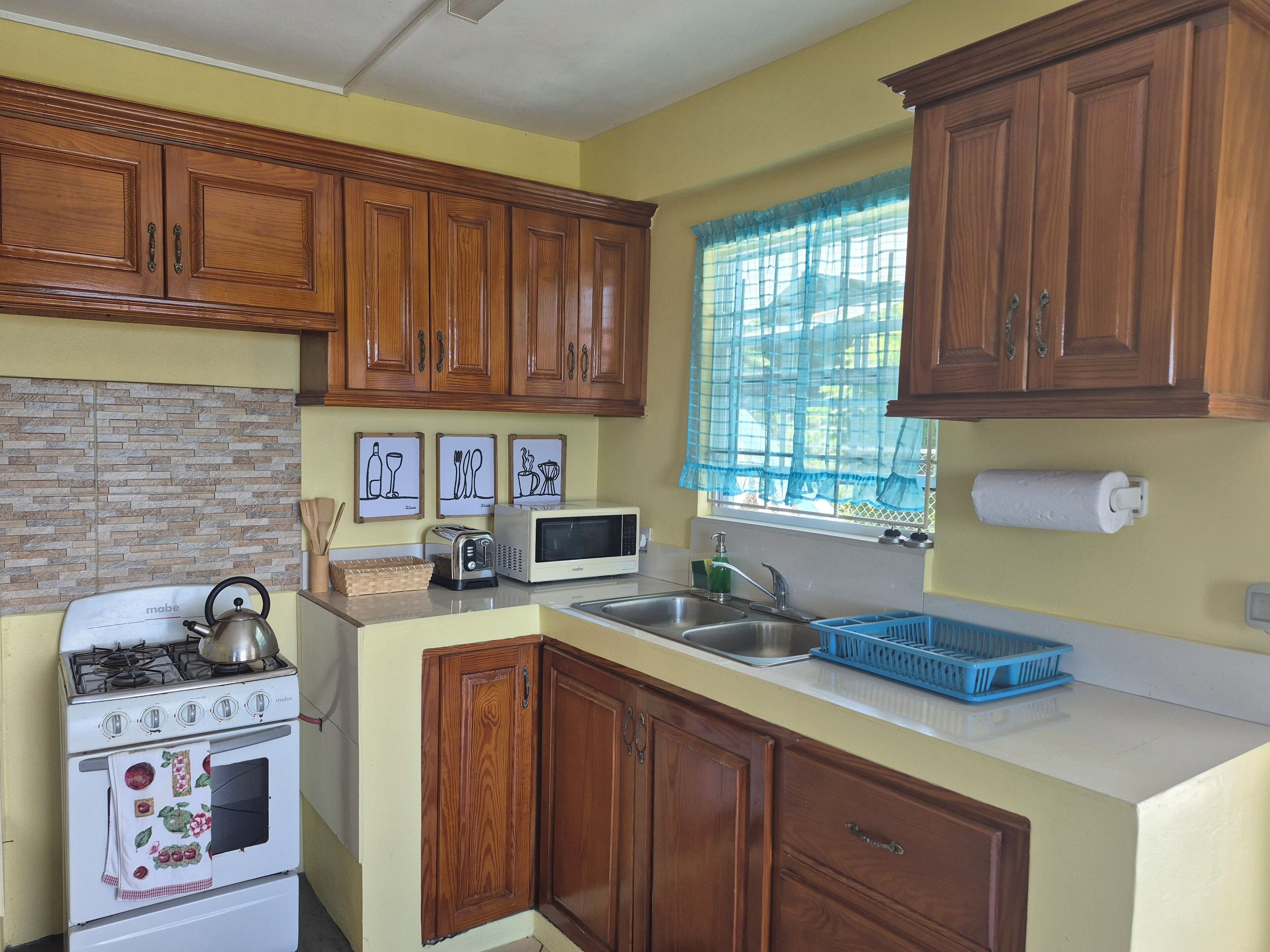 Micro-ondes, four, plaque de cuisson