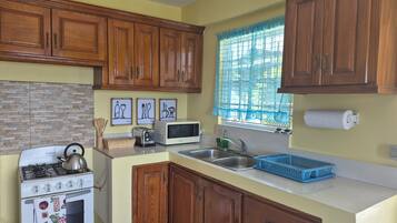 Micro-ondes, four, plaque de cuisson