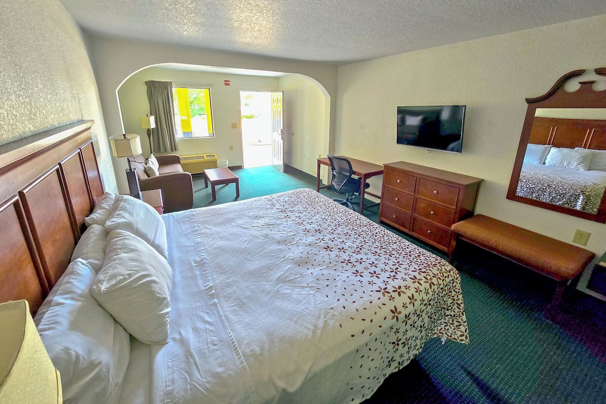 1 bedroom, blackout curtains, free WiFi