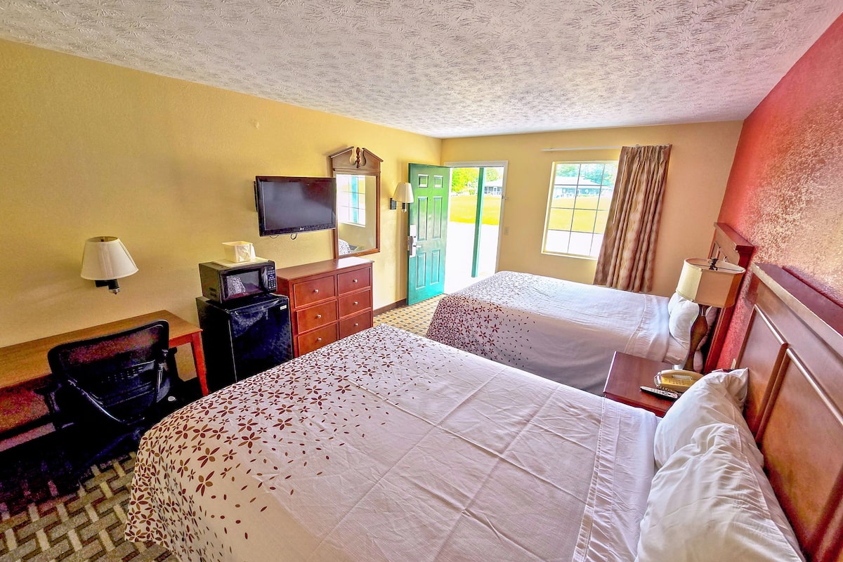 Standard 2 Queen Beds Non Smoking | 1 bedroom, blackout curtains, free WiFi