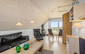 Smart TV, fireplace, stereo - 4 bedroom stunning home in Fanø (Fanø)