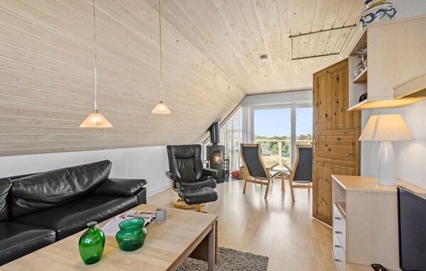 Smart TV, fireplace, stereo - 4 bedroom stunning home in Fanø (Fanø)