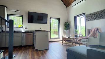 TV, stereoanlegg og kontorer