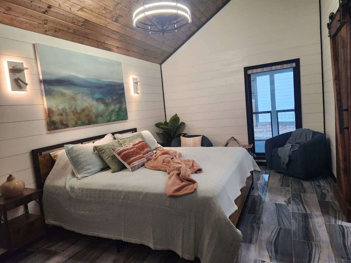 8 soverom, strykejern/-brett, wi-fi og sengetøy