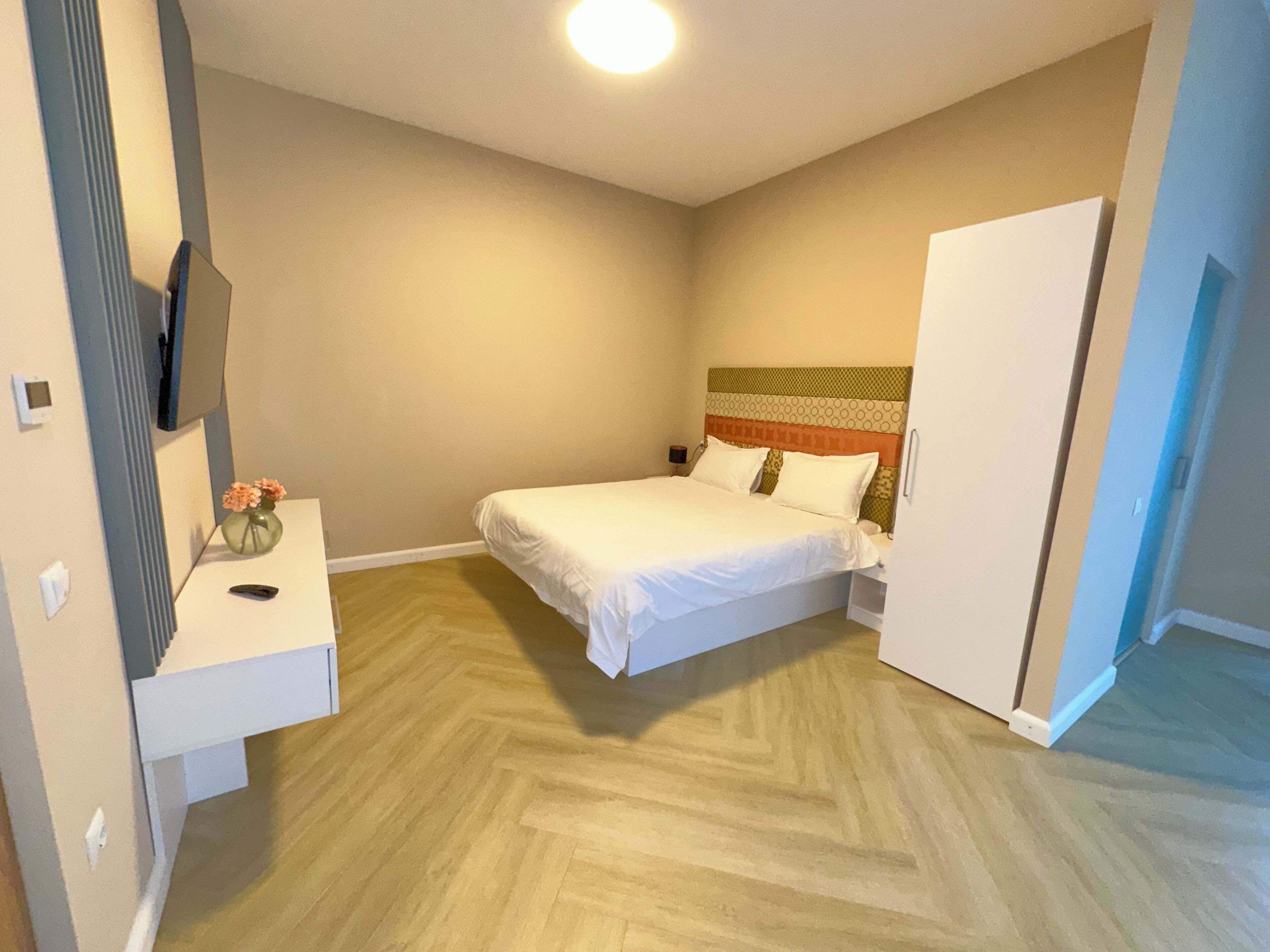 1 bedroom, in-room safe, desk, iron/ironing board