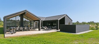 Stunning home in ÄlbÊk with sauna