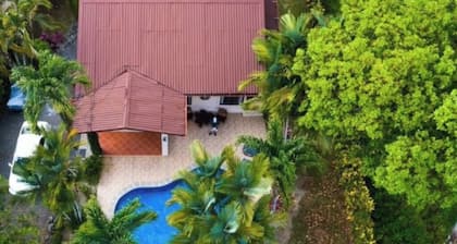 10 minutes to the beach! Private home with lush jungle surroundings & pool.
