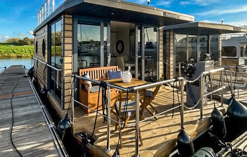 Stunning ship in Ophoven with WiFi