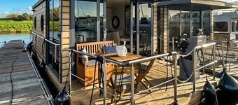 Stunning ship in Ophoven with WiFi