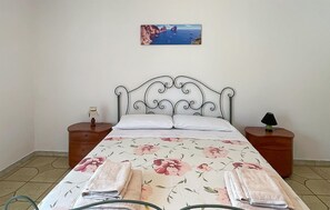 1 bedroom, free WiFi, bed sheets